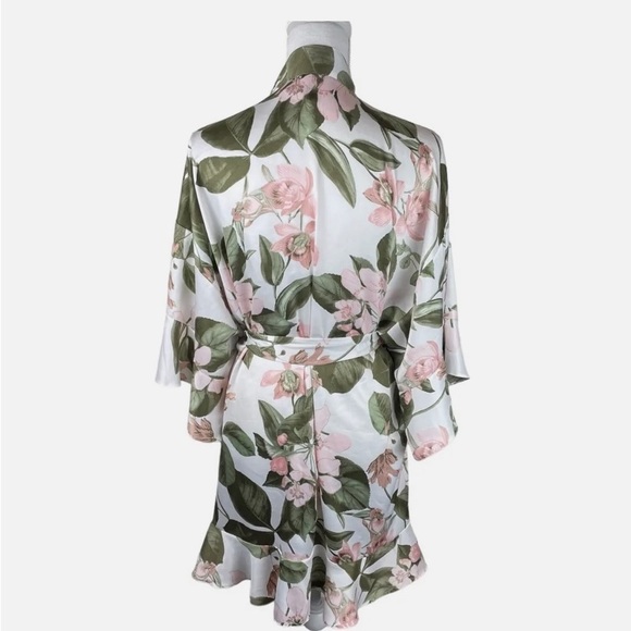 Victoria's Secret floral robe - Picture 2 of 6